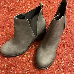 Dirty Laundry Women’s Lido Lug Sole Booties